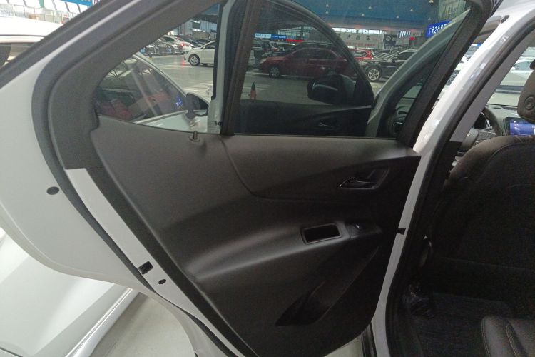 雪佛兰 探界者 2022款 535T 驰界版中控内饰7008