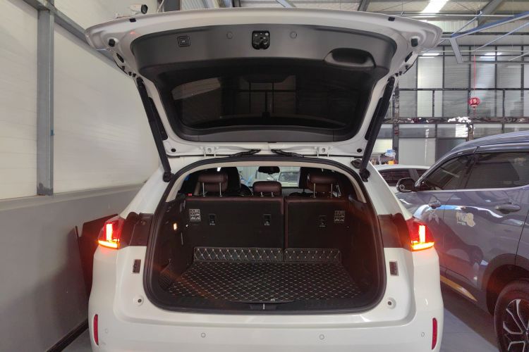 魏牌 VV5 2017款 2.0T 旗舰型机舱底盘23