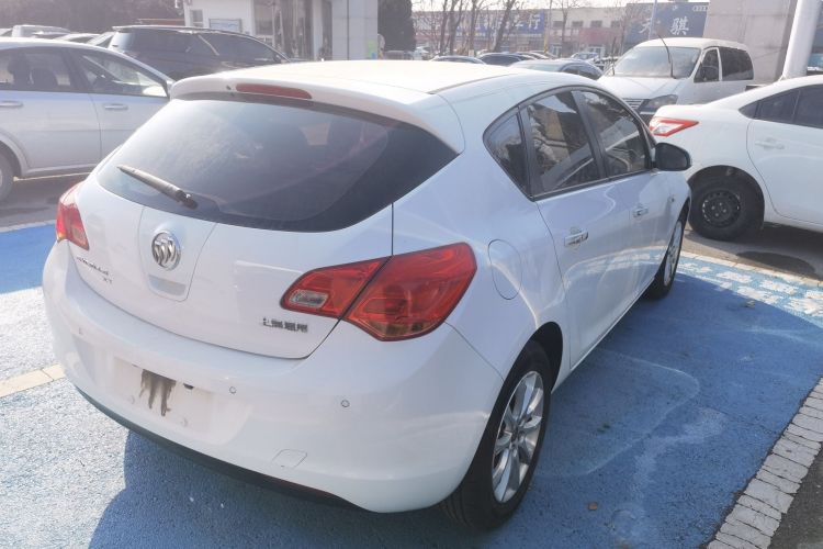 别克 英朗 2013款 XT 1.6L 自动时尚版车身外观7