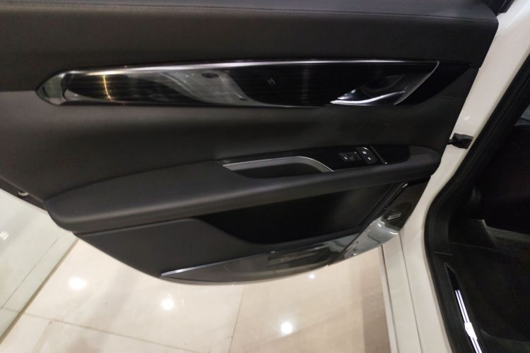 凯迪拉克CT6 2017款 28T 豪华型中控内饰7008