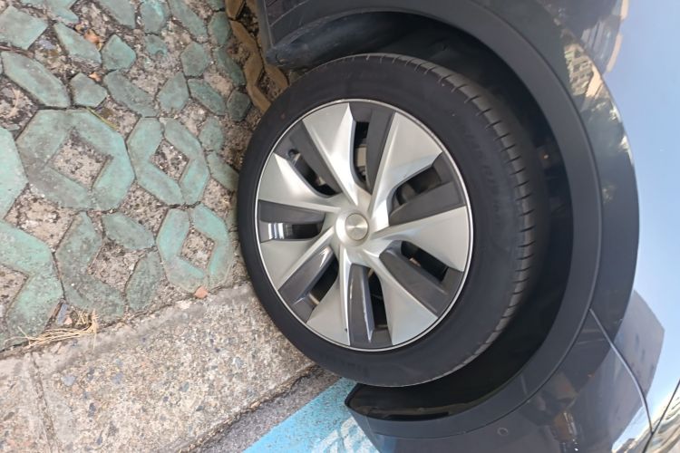 特斯拉 Model Y 2022款 改款 后轮驱动版车身外观10