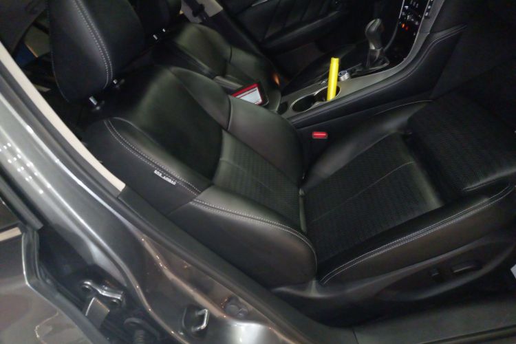 英菲尼迪Q50 2014款 3.7L 豪华运动版局部细节41