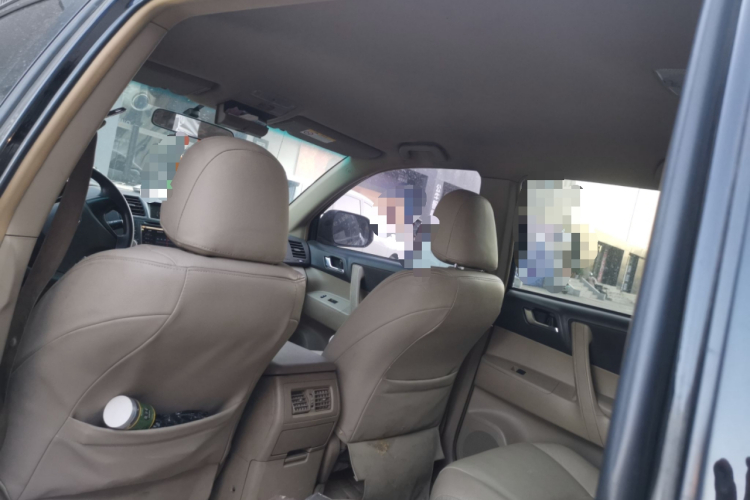 丰田 汉兰达 2012款 2.7L 两驱5座精英版局部细节22