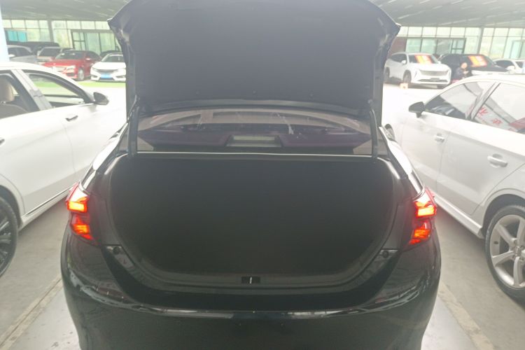 丰田 雷凌 2017款 改款 185T CVT精英版 国V机舱底盘23