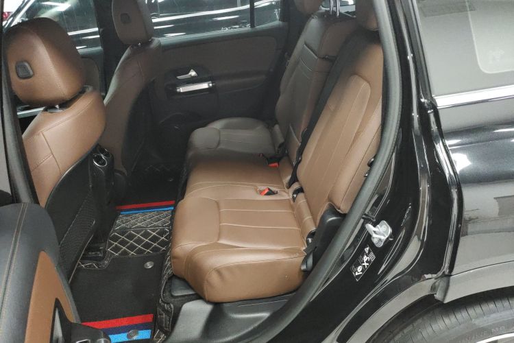 奔驰GLB 2024款 GLB 200 动感型中控内饰21