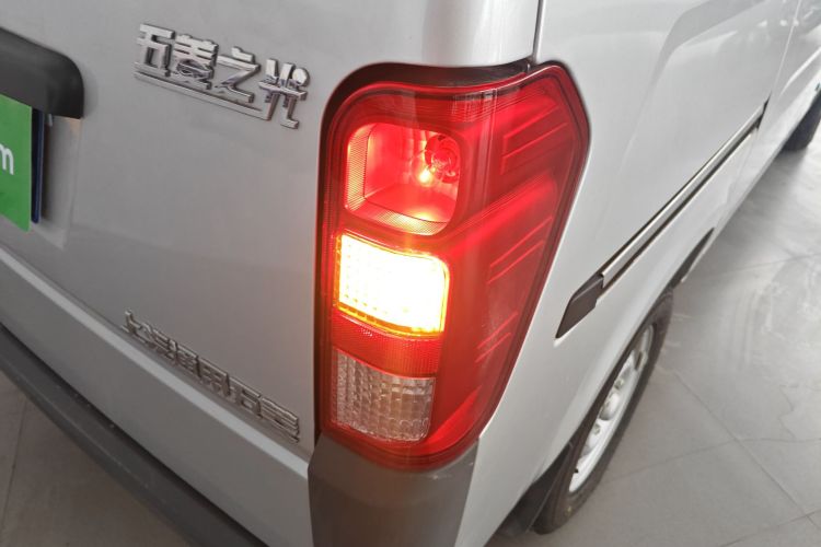 五菱汽车 五菱之光 2023款 1.5L 实用型 5/7座车身外观6006