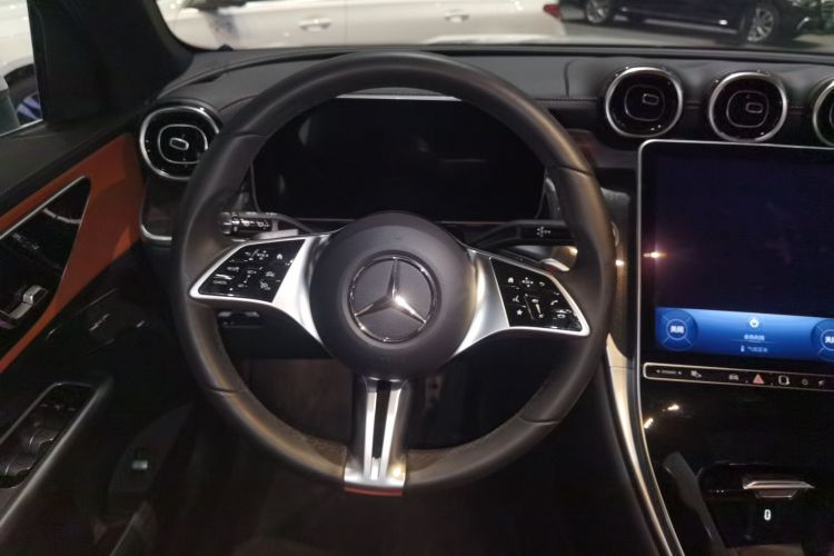 奔驰GLC 2023款 GLC 260 L 4MATIC 动感型 7座局部细节13