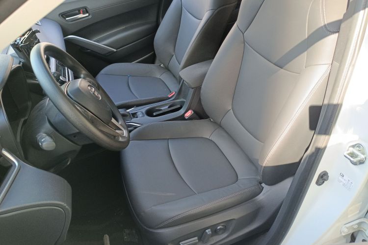 丰田 卡罗拉锐放 2024款 2.0L 豪华版局部细节19