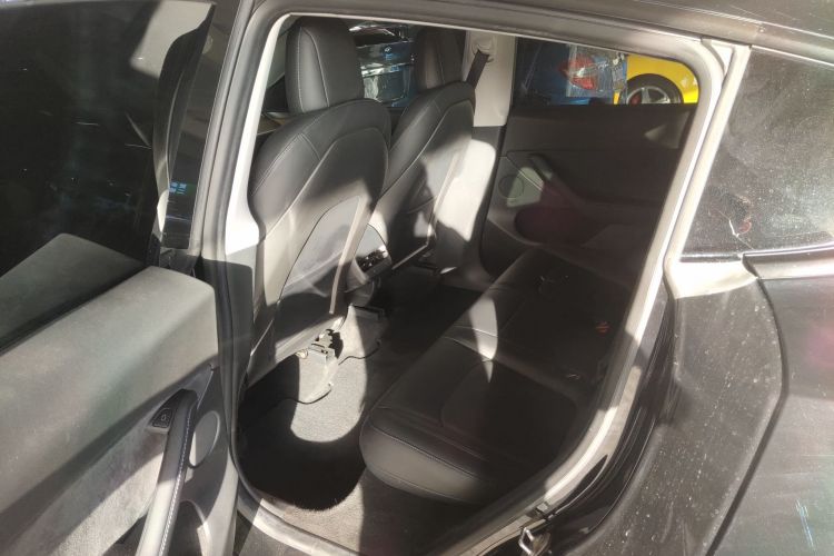 特斯拉 Model Y 2022款 长续航全轮驱动版中控内饰21