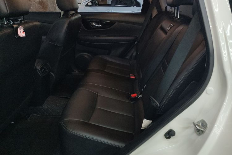 日产 奇骏 2023款 经典 2.0L 两驱智联臻享版中控内饰21