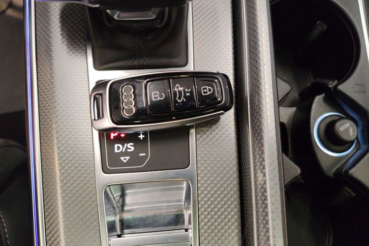 奥迪A6L 2022款 40 TFSI 豪华动感型中控内饰11