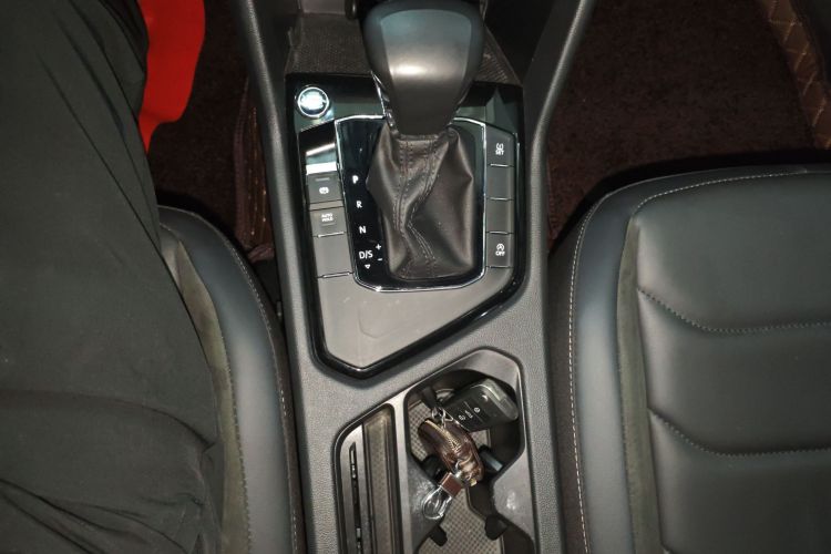 大众 途观L 2019款 改款 330TSI 自动两驱全景舒适版 国VI局部细节18