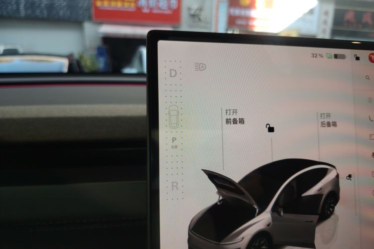 特斯拉 Model Y L 2025款 长续航全轮驱动版中控内饰18