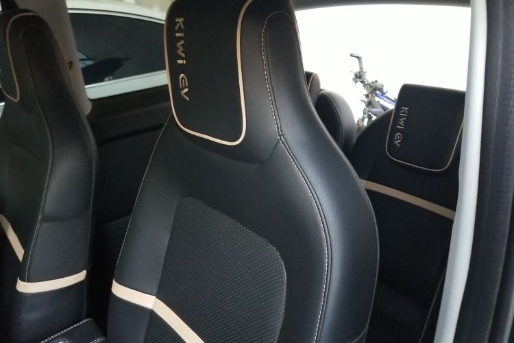 宝骏KiWi EV 2022款 设计师轻享版 三元锂中控内饰21