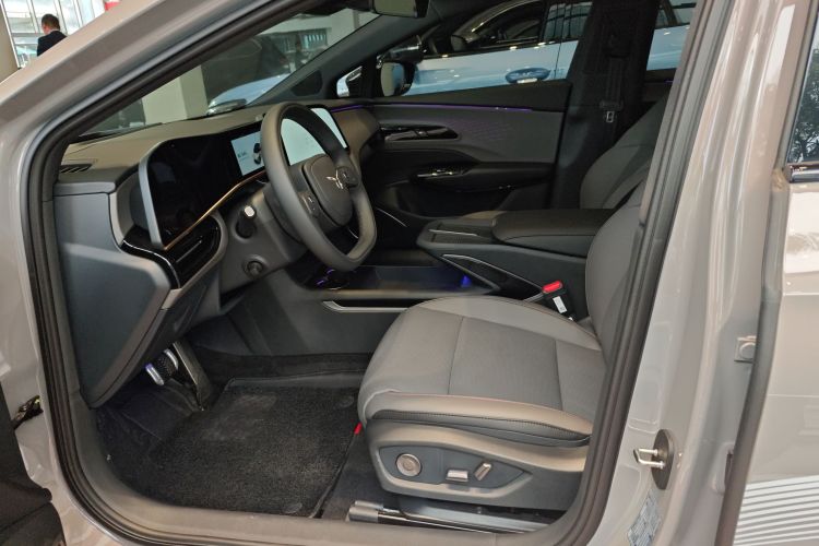 红旗EH7 2025款 640 四驱 智选版中控内饰19