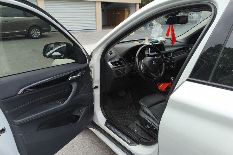 宝马X1 2019款 sDrive18Li 尊享型中控内饰20