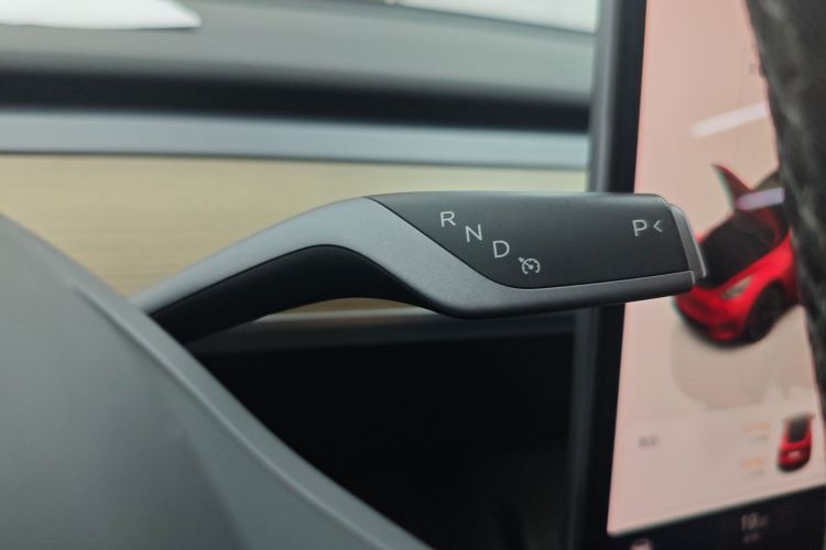 特斯拉 Model Y 2022款 长续航全轮驱动版中控内饰18