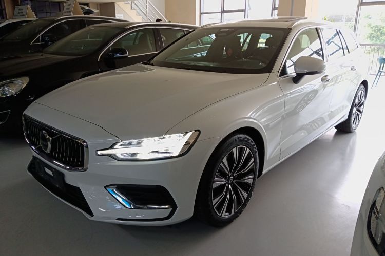 沃尔沃V60 2024款 B5 智远豪华版车身外观1