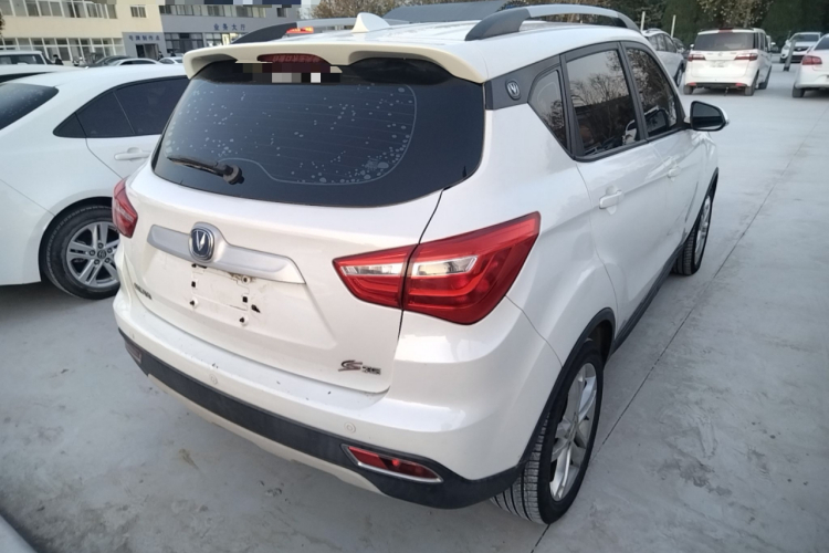 长安CS35 2017款 1.6L 手动豪华型车身外观7