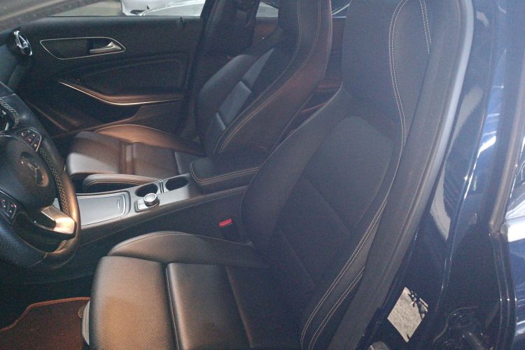 奔驰GLA 2018款 GLA 200 动感型局部细节19