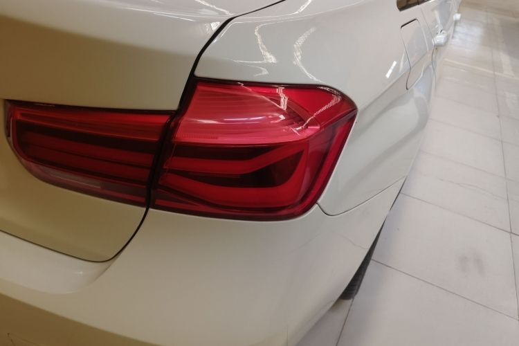 宝马3系 2018款 320Li 领先型M运动套装车身外观9