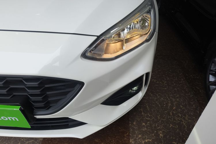 福特 福克斯 2020款 三厢 EcoBoost 180 自动锋潮型车身外观36