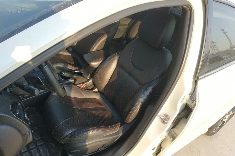 菲亚特 致悦 2014款 1.4T 自动运动版中控内饰19