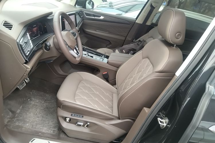 大众 威然 2024款 380TSI 尊贵版中控内饰19