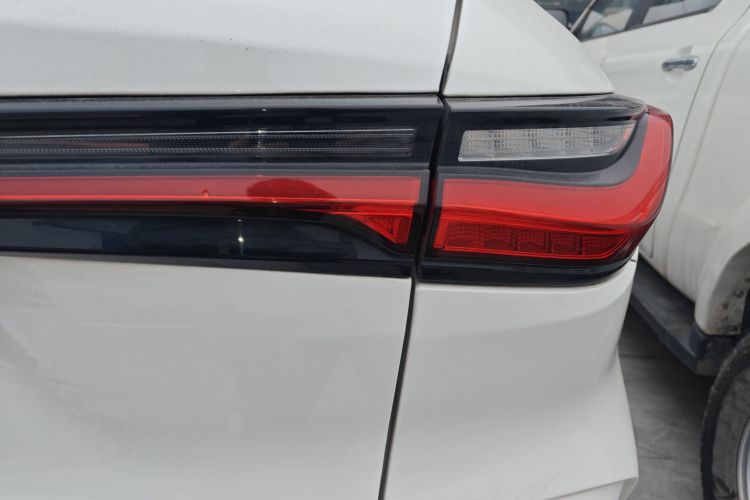 长安欧尚X5 2021款 1.6L CVT尊享型车身外观9