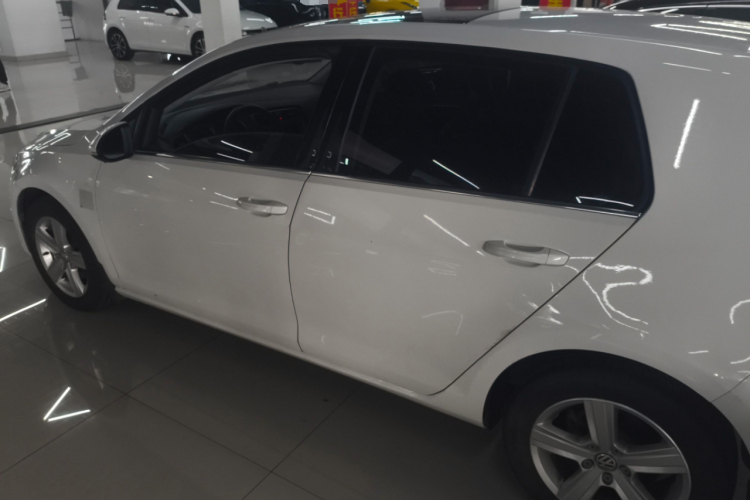 大众 高尔夫 2015款 1.4TSI 自动豪华型车身外观4