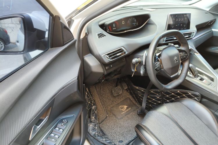 标致5008 2017款 380THP 7座精英版中控内饰20