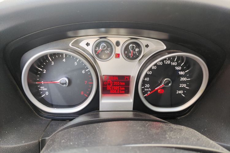 福特 福克斯 2013款 两厢经典 1.8L 自动基本型中控内饰14