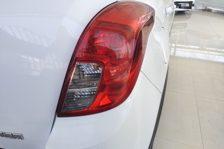 别克 昂科拉 2015款 1.4T 自动两驱都市精英型车身外观9