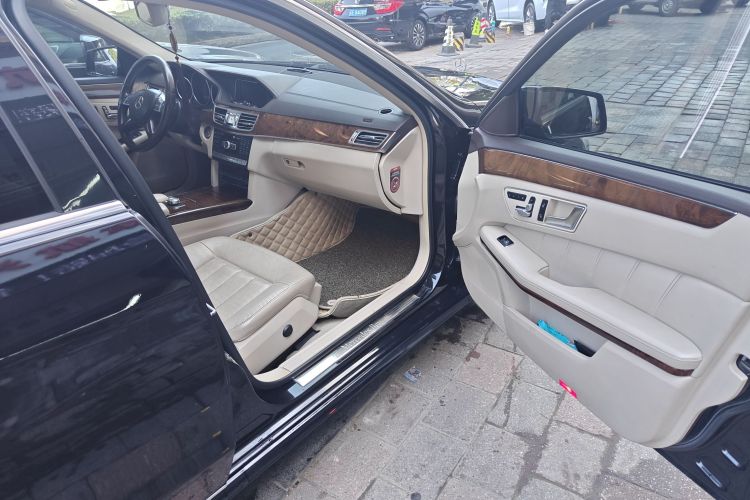 奔驰E级 2014款 E 300 L局部细节9005