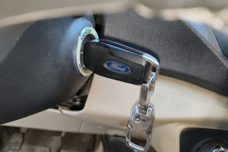 福特 福睿斯 2015款 1.5L 手动舒适型中控内饰11