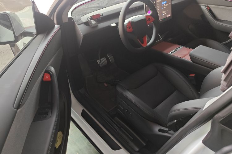 特斯拉 Model Y 2025款 后轮驱动版中控内饰7003