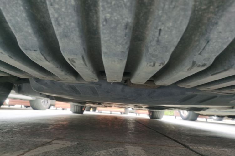 奔驰C级 2019款 改款 C 260 L 运动版局部细节9008