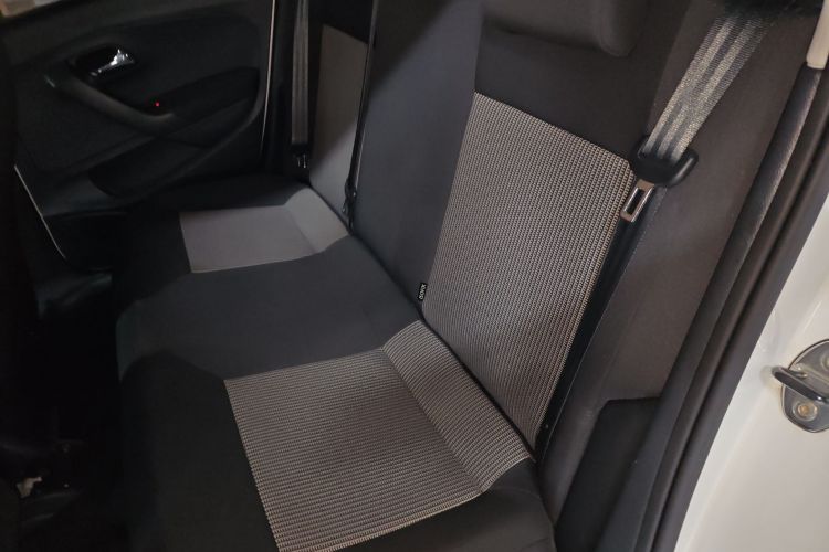 大众 Polo 2016款 1.4L 自动风尚型中控内饰21