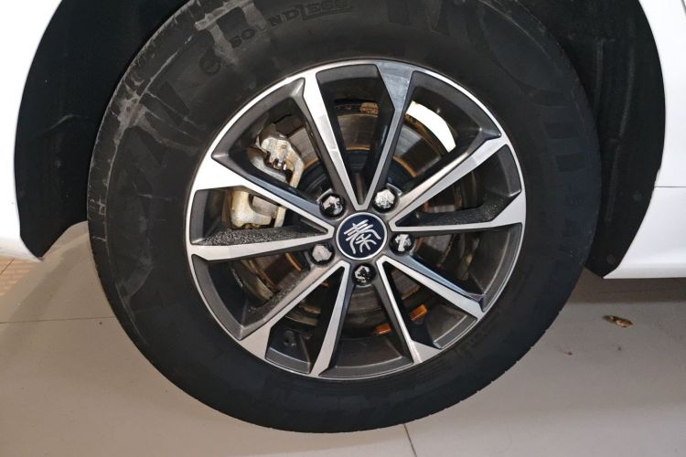 比亚迪 秦PLUS 2023款 冠军版 DM-i 55KM领先型车身外观6008