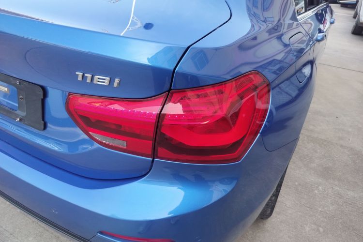 宝马1系 2017款 118i 设计套装型车身外观9