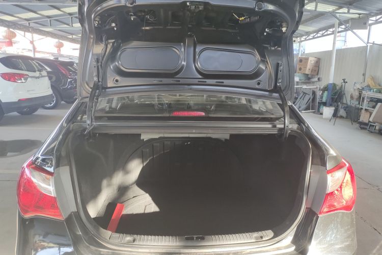 现代 悦动 2015款 1.6L 手动舒适型局部细节23