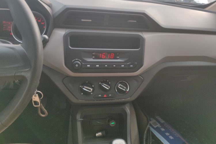 五菱汽车 五菱宏光 2019款 1.5L S标准型国VI LAR中控内饰16