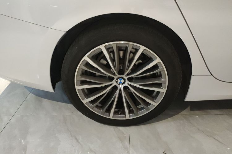 宝马3系 2021款 320i 运动套装车身外观6008