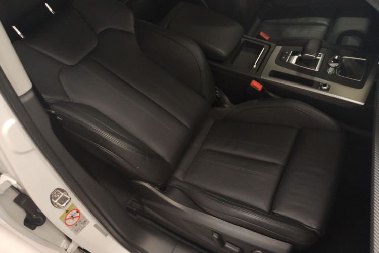 奥迪Q5L 2018款 45 TFSI 尊享运动型 国V局部细节41