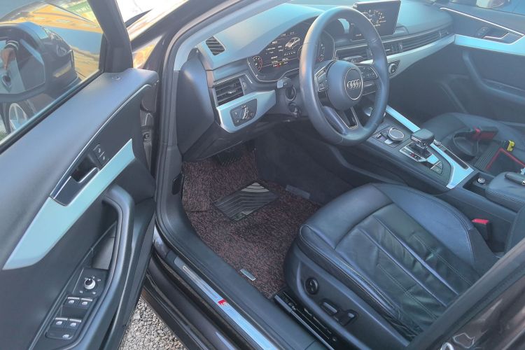 奥迪A4L 2018款 30周年年型 40 TFSI 时尚型中控内饰20