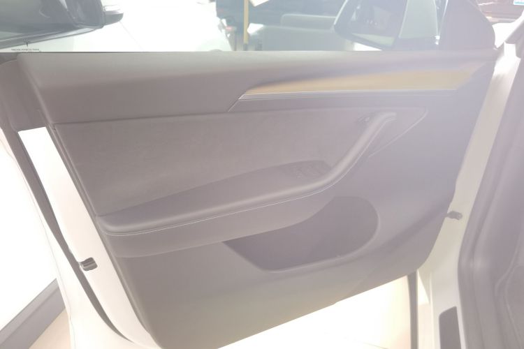 特斯拉 Model Y 2022款 改款 后轮驱动版中控内饰47