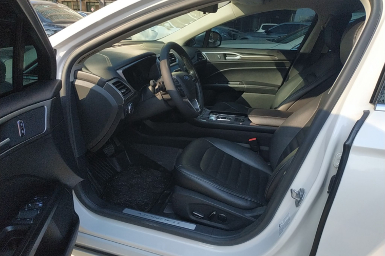 福特 蒙迪欧 2018款 EcoBoost 180 时尚型中控内饰20