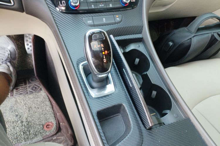 别克 君越 2016款 改款 20T 领先型中控内饰18