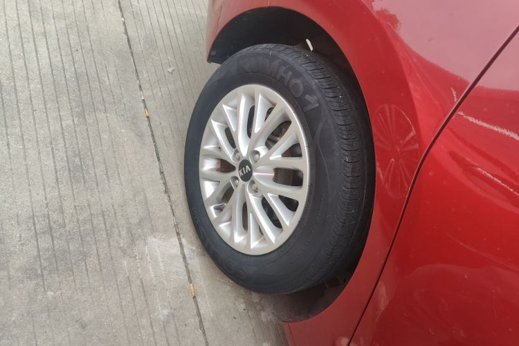 起亚K2 2017款 三厢 1.4L MT GLS车身外观6008