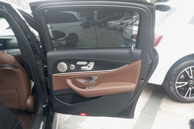 奔驰E级 2022款 改款三 E 300 L 运动豪华型中控内饰7006